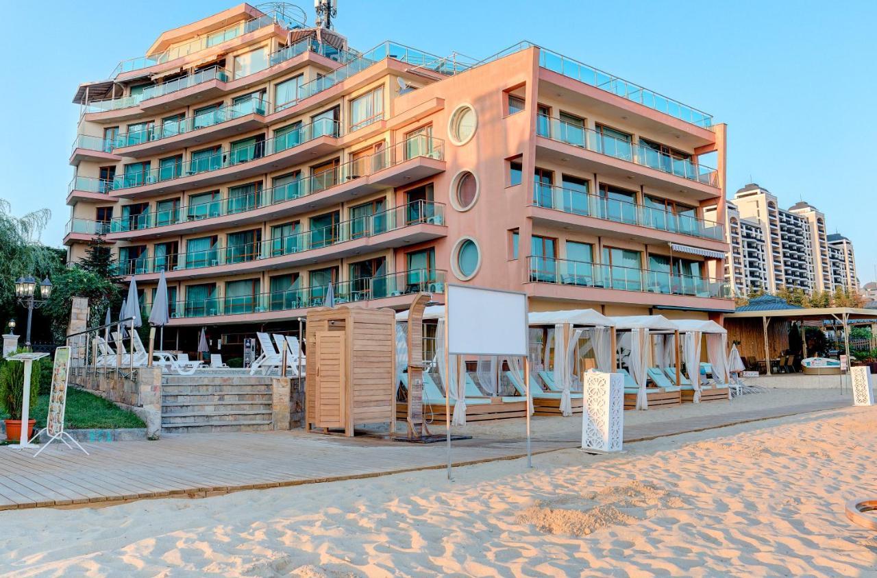 Апартаменти Beachfront By Marty's Сонячний Берег