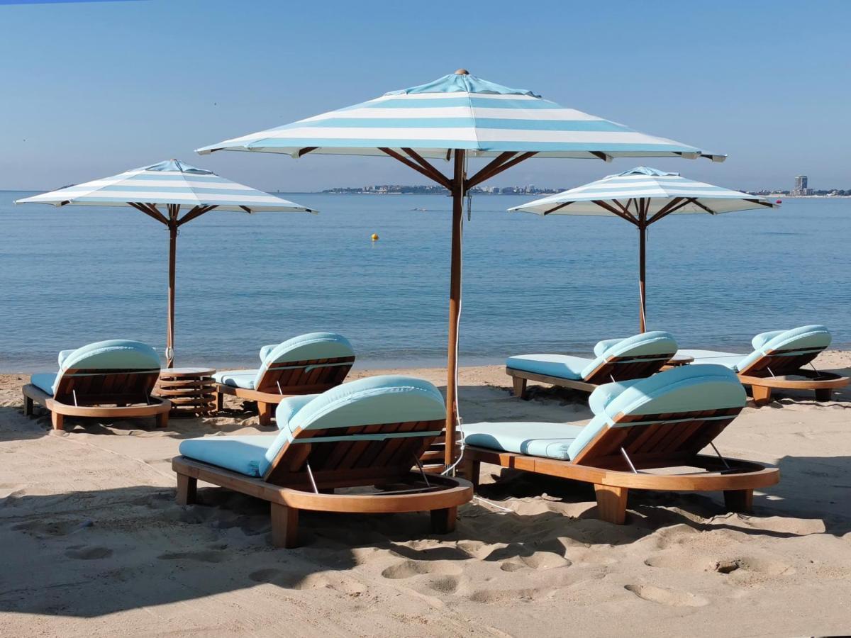 Апартамент Beachfront By Marty's
